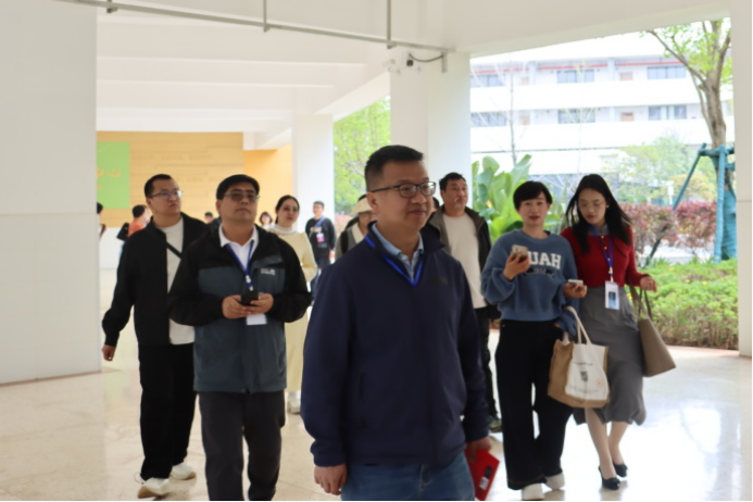 “云南省第二轮“万名校长培训计划”(第七期)”培训学员到安宁中学跟岗研修4050.png