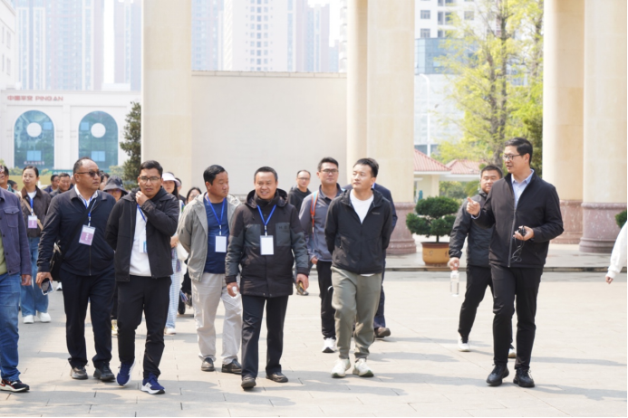 “云南省第二轮“万名校长培训计划”(第七期)”培训学员到安宁中学跟岗研修670.png