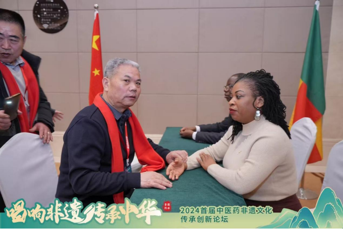 正骨传薪,医泽天下——记非遗传承人黄应圣1169.png