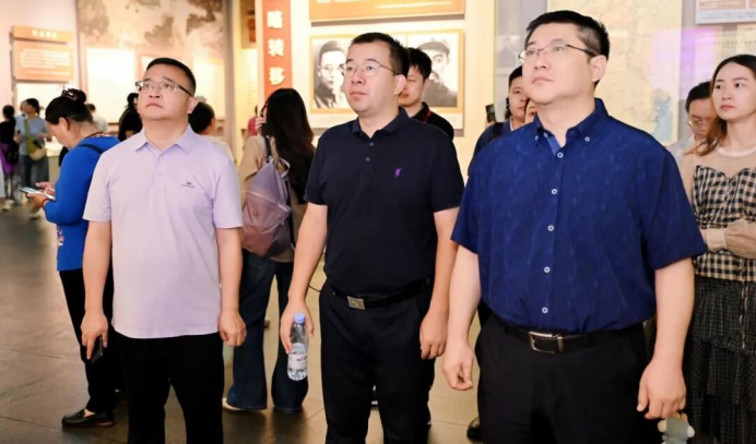 一场红色洗礼 两院医者同心165.png